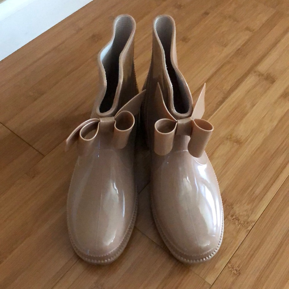 Nude Bowtie Shiny Patent Rain Boots